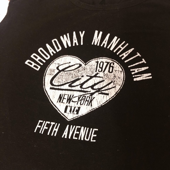 black graphic workout top 🖤 - Picture 2 of 2